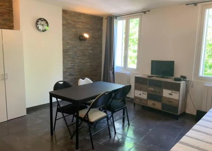 Centre Historique De Frejus - Face A La Mairie